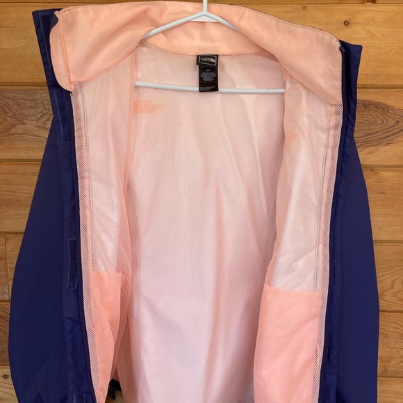 North Face Resolve Rain Jacket - Picture 2 of 8